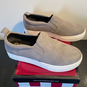 Circus by Sam Edelman Gray Flats 9.5